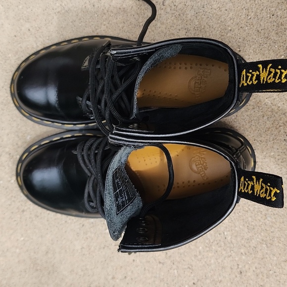 Dr Marten Black Leather Lace-Up Boots - Picture 8 of 12